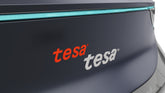 tesa® 64908PV0BK Dubbelhäftande PE-skumtejp på 0,8 mm för primerlös montering av utvändiga och invändiga fordonsdelar - automotive-emblem-001-ap.jpg