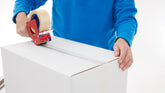 tesa® 4100 tesa® 4100 Universal Plasttejp - präglad - tesa-4100-general-purpose-carton-sealing-tape-transparent-step4of6-ap.jpg