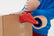 tesa® 4124 Premium Universal Packtejp - tesa-4124-premium-carton-sealing-tape-transparent-step1of7-ap.jpg