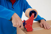 tesa® 4124 Premium Universal Packtejp - tesa-4124-premium-carton-sealing-tape-transparent-step5of7-ap.jpg