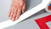 tesa® 4169 tesaflex® 4169 Golvmarkeringstejp Premium - tesa-4169-premium-soft-pvc-floor-marking-tape-white-step2of5-ap.jpg