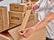 tesa® 4313PV12 Premium packtejp med god häftförmåga och papper från ansvarsfulla källor - tesa-4313-high-performance-paper-carton-sealing-tape-09-ap.jpg