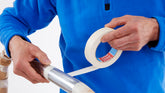 tesa® 4316 Finkräppad maskeringstejp för spraymålning - tesa-4316-creped-paper-masking-tape-for-spraypainting-step1of3.jpg