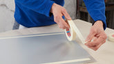 tesa® 4317 tesa® 4317 Maskeringstejp 80˚C - tesa-4317-thin-paper-masking-tape-for-paint-spraying-square-step1of9-ap.jpg