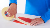 tesa® 4939 tesa® 4939 Dubbelhäftande Mattejp Avtagbar - tesa-4939-double-sided-removable-pet-cloth-tape-step1of4.jpg