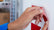 tesa® 4939 tesa® 4939 Dubbelhäftande Mattejp Avtagbar - tesa-4939-double-sided-removable-pet-cloth-tape-step4of4.jpg