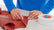 tesa® 4943 Dubbelhäftande vävtejp - tesa-4943-double-sided-non-woven-tape-step3of3-001.jpg