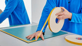 tesa® 4952I tesa® 4952 Dubbelhäftande PE-skumtejp - tesa-4952-double-sided-mirror-tape-step1of4-002.jpg