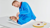 tesa® 4952I tesa® 4952 Dubbelhäftande PE-skumtejp - tesa-4952-double-sided-mirror-tape-step3of4-001.jpg