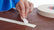 tesa® 4974 Dubbelhäftande tejp med tygbärare - tesa-4974-double-sided-tape-fabric-backing-smooth-leather-step2of2.jpg