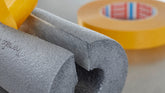 tesa® 51571 Dubbelhäftande non-woven tejp - tesa-51571-double-sided-non-woven-tape-step2of3-001.jpg