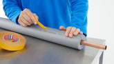 tesa® 51571 Dubbelhäftande non-woven tejp - tesa-51571-double-sided-non-woven-tape-step3of3-001.jpg