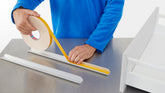 tesa® 62932 500 μm Dubbelhäftande PE-Skumtejp - tesa-62932-double-sided-pe-foam-tape-step1of3.jpg